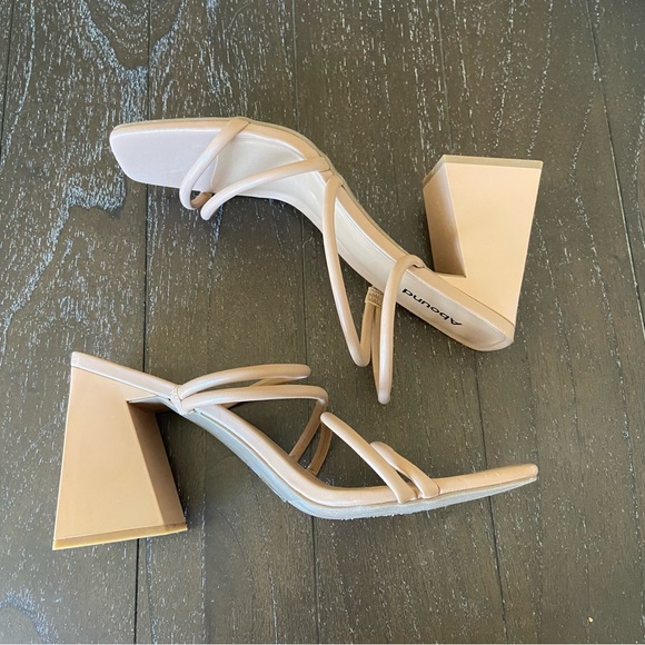 Abound Austyn Patent Strappy Block Heel Sandals Nude Beige Neutral Size 11M - Picture 3 of 16